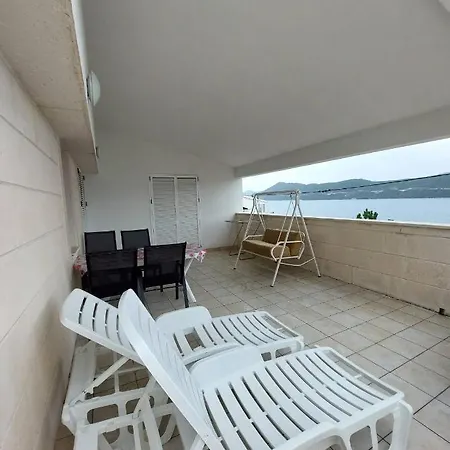 Guest house Lamia Neum