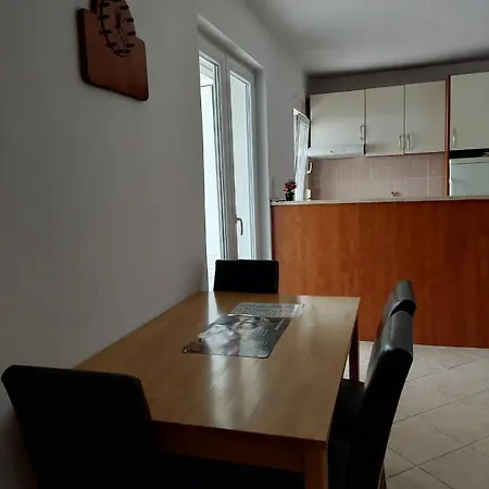 Lamia Guest house *